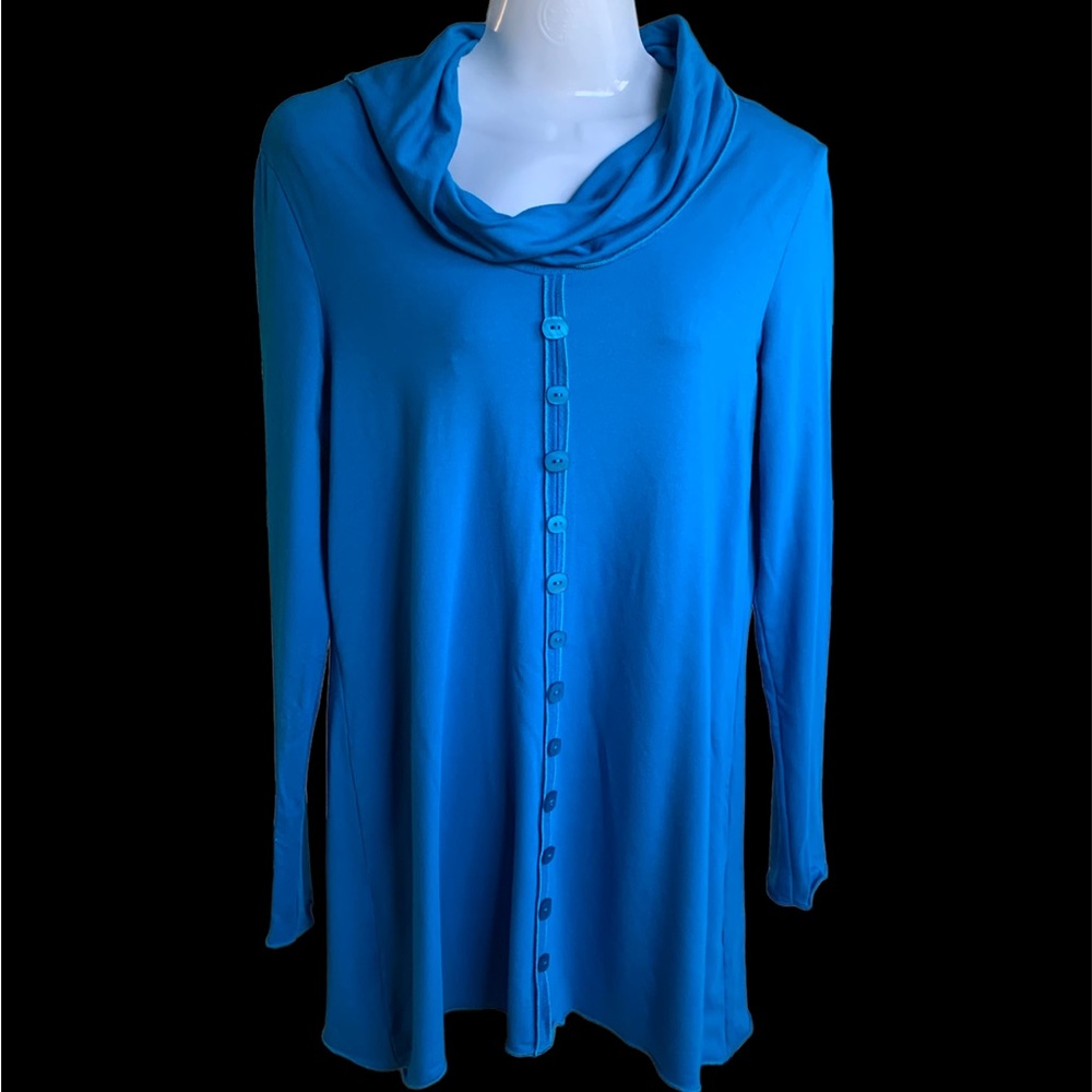 True Essence Turquoise Tunic Top with vowel neck and Button Detail, Size Medium.